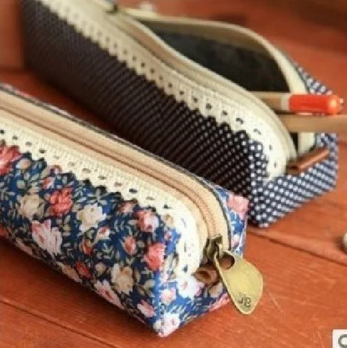 Flower & Laces pouches